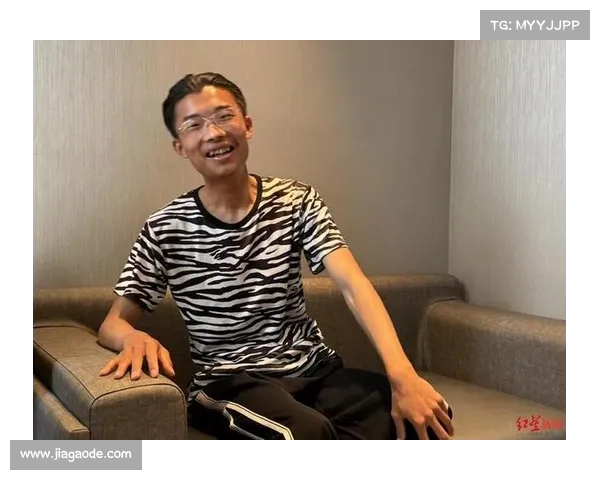 郭有才全国巡演首站凤凰古城遭举报,引发争议:真有明星气场还是炒作? 郭有才全国巡演首站凤凰古城遭举报,引发争议:真有明星气场还是炒作?